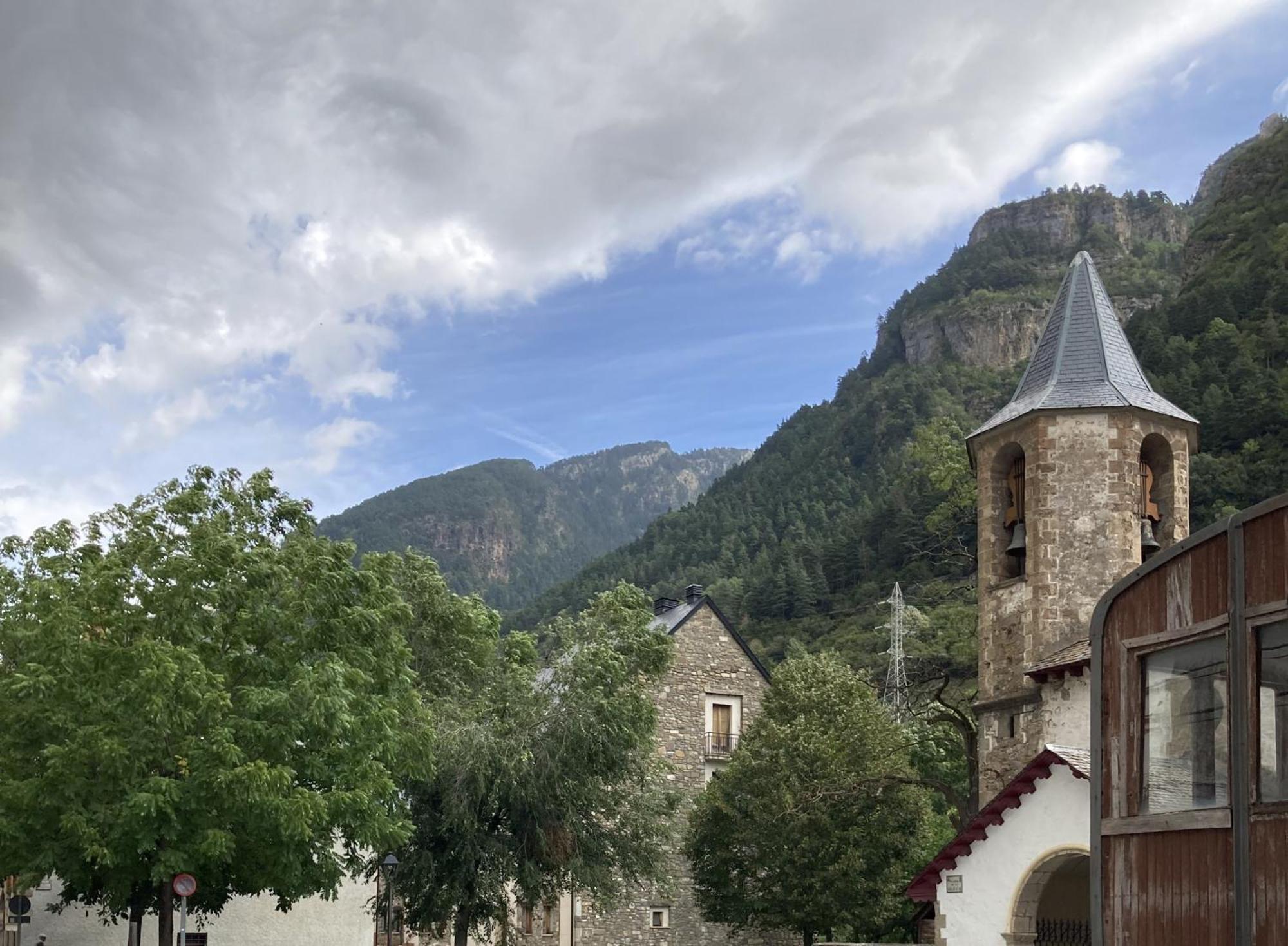 Precioso Atico Acogedor En Canfranc Exterior photo