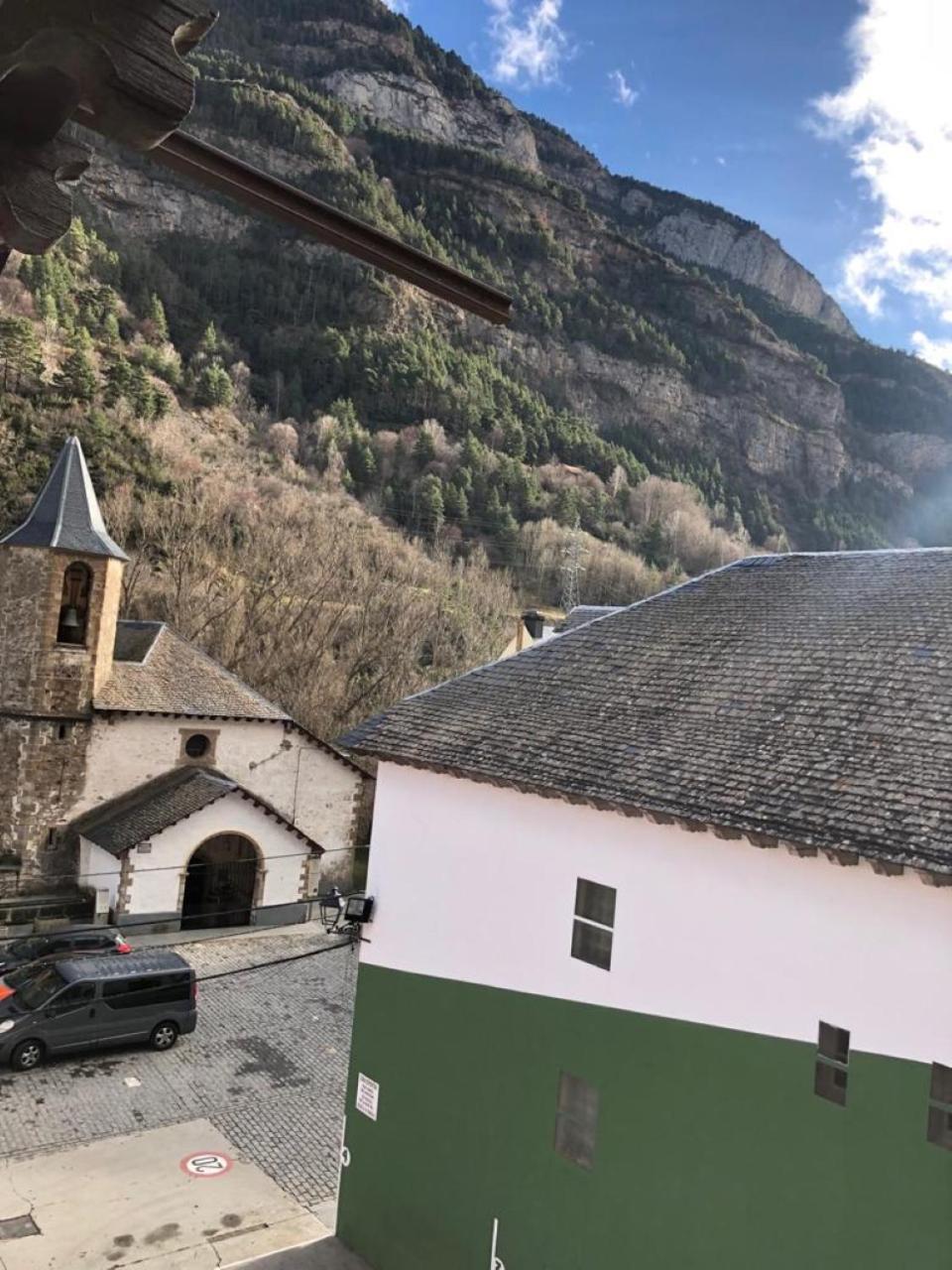 Precioso Atico Acogedor En Canfranc Exterior photo